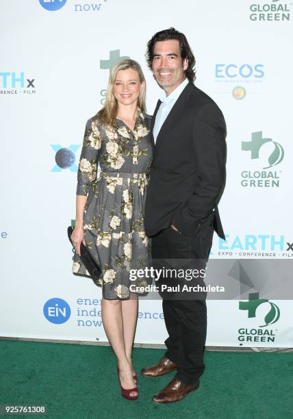 Actress Amy Smart and TV Personality Carter Oosterhouse attend the 15th annual Global Green pre-Oscar gala on February 28, 2018 in Los Angeles,...