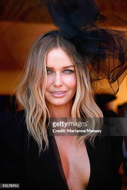 Lara Bingle arrives at the AAMI Victoria Derby Day at Flemington Racecourse on October 31, 2009 in Melbourne, Australia.