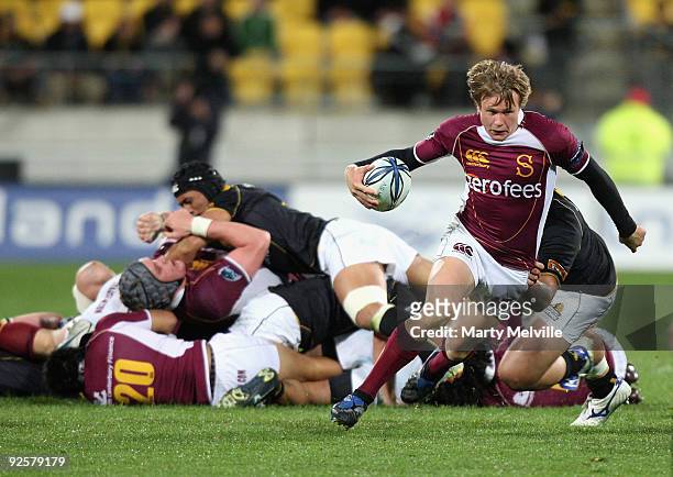 Robbie Robinson of Southland on the burst during the Air New Zealand Cup Semi Final match between Wellington and Southland at Westpac Stadium on...