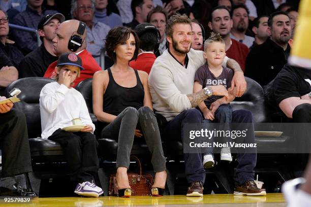 Cruz, Victoria, David and Romeo Beckham attend the Los Angeles Lakers vs Dallas Mavericks game on October 30, 2009 in Los Angeles, California.