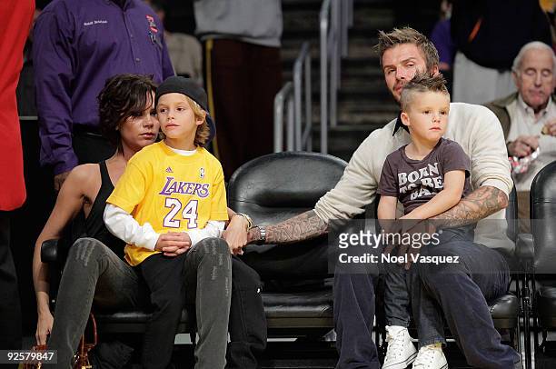 Victoria, Cruz, Romeo and David Beckham attend the Los Angeles Lakers vs Dallas Mavericks game on October 30, 2009 in Los Angeles, California.