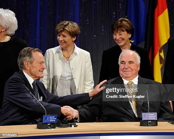 Former US president George H. W. Bush greats former German Chancellor Helmut Kohl as Kohls wife Maike Richter-Kohl and the wife of German President...