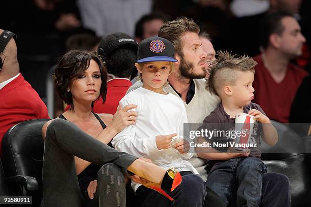 Victoria Beckham, Cruz Beckham, David Beckham and Romeo Beckham attend the Los Angeles Lakers v Dallas Mavericks game on October 30, 2009 in Los...