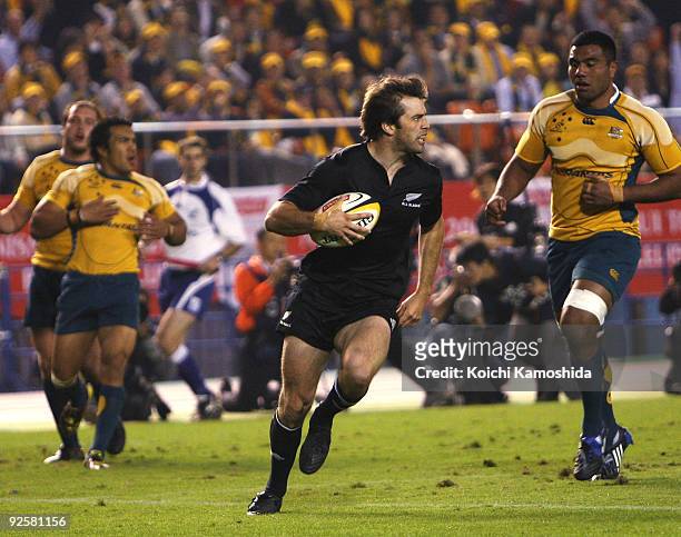 Conrad Smith of the All Blacks scores a try during the 2009 Bledisloe Cup match between the New Zealand All Blacks and the Australian Wallabies at...