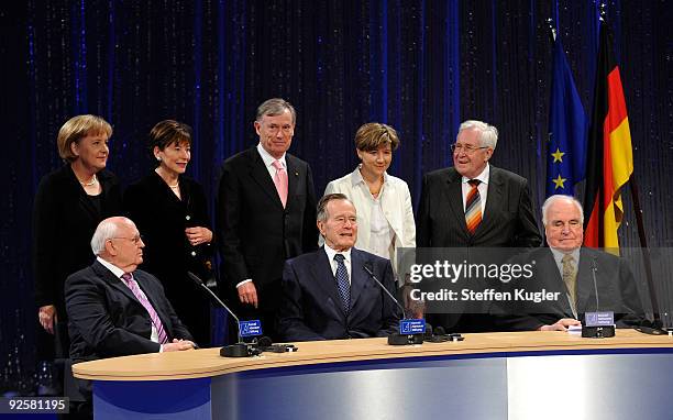 The former Presidents of the Soviet Union and USA, Mikhail Gorbatchev and George H. W. Bush as well as former German Chancellor Helmut Kohl sit at a...
