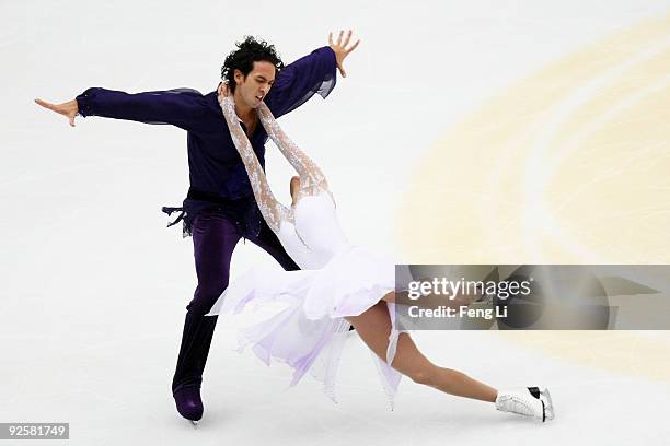 Gold medalists Tanith Belbin and Benjamin Agosto of the USA skate in the Ice Dancing Free Dance during the Cup of China ISU Grand Prix of Figure...