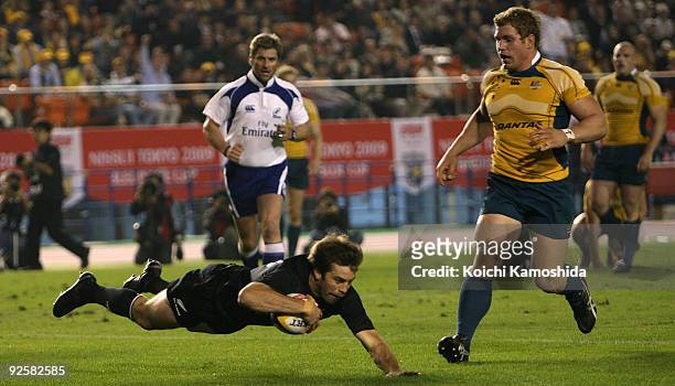 Conrad Smith of the All Blacks scores a try during the 2009 Bledisloe Cup match between the New Zealand All Blacks and the Australian Wallabies at...