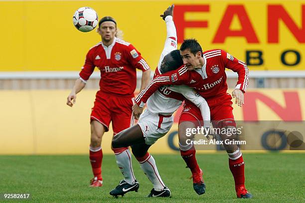 Arthur Boka of Stuttgart is challenged by Anatoliy Timoshchuk and Miroslav Klose of Muenchen during the Bundesliga match between VfB Stuttgart and...