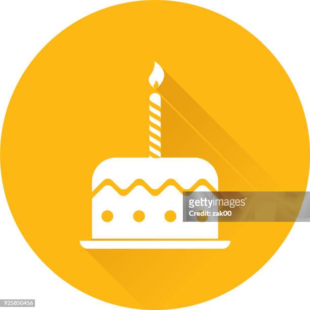 illustrazioni stock, clip art, cartoni animati e icone di tendenza di torta di compleanno con candele con ombra lunga - candeline di compleanno