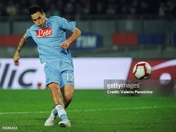 Marek Hamsik of SSC Napoli scores his second goal during the Serie A match between Juventus FC and SSC Napoli at Olimpico Stadium on October 31, 2009...