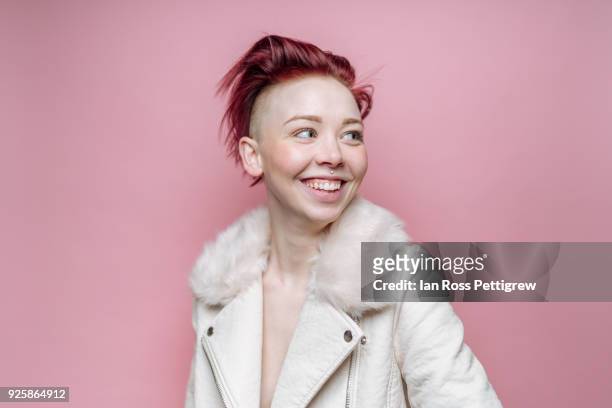 portrait of model with short red hair - capelli alla moicana foto e immagini stock
