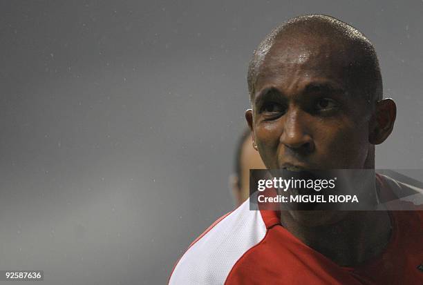 Braga´s Paulo Cesar from Brazil celebrates after scoring a second goal against SL Benfica during their Portuguese league football match at the AXA...