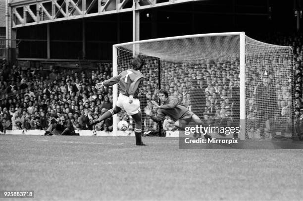 Leicester City 1-0 Liverpool, Charity Shield football match at Filbert Street, Leicester on Saturday 7th August 1971. Arsenal won the double in...