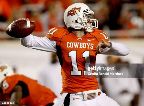 Quarterback Zac Robinson of the Oklahoma State Cowboys looks to the ball in the second quarter against the Texas Longhorns at Boone Pickens Stadium...