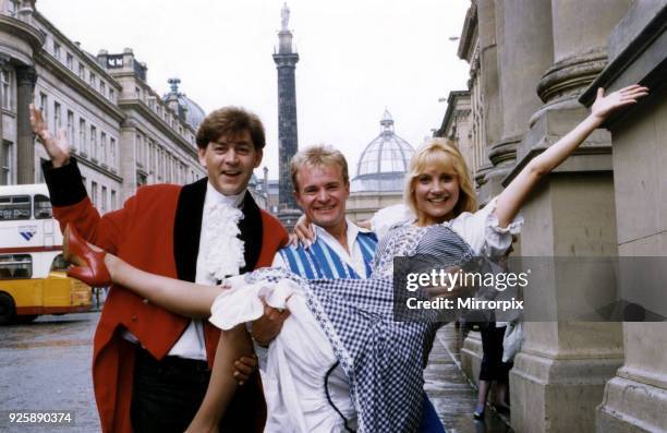 The stars of Goldilocks and the Three Bears, Bobby Davro, Steve Colman and Malandra Burrows at the Newcastle Theatre Royal, 8th November 1993.