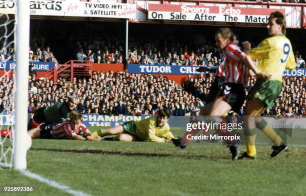 Sunderland 1 -2 Newcastle Football league division one match held at Roker Park, 18th October 1992.