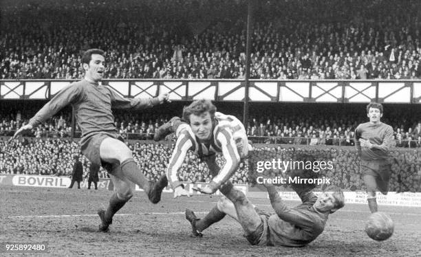 Sunderland v Newcastle United, Score 1-1, League Division One, Roker Park, Sunderland, 100th Derby Game. Dennis Tueart dives between Bobby Moncur and...