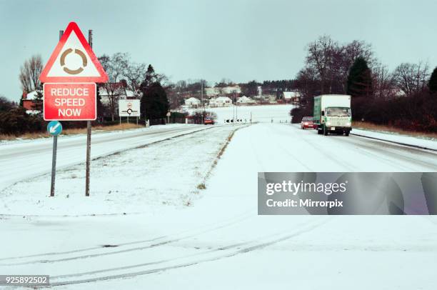 Snow Middlesborugh Snow Bank Road Photos and Premium High Res Pictures - Getty Images