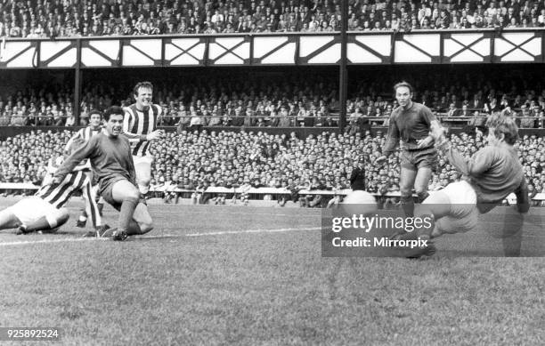 Sunderland v Newcastle United, Score 1-1, League Division One, Roker Park, Sunderland. Newcastle's Jim Scott slams the ball past Jimmy Montgomery and...
