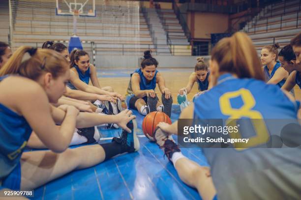 basketball team - high school sports team stock pictures, royalty-free photos & images