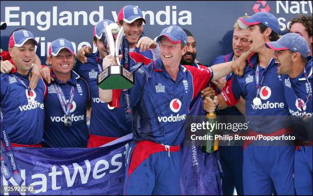 England captain Paul Collingwood celebrates with the England team winning the 7th NatWest Series One Day International between England and India by 7...