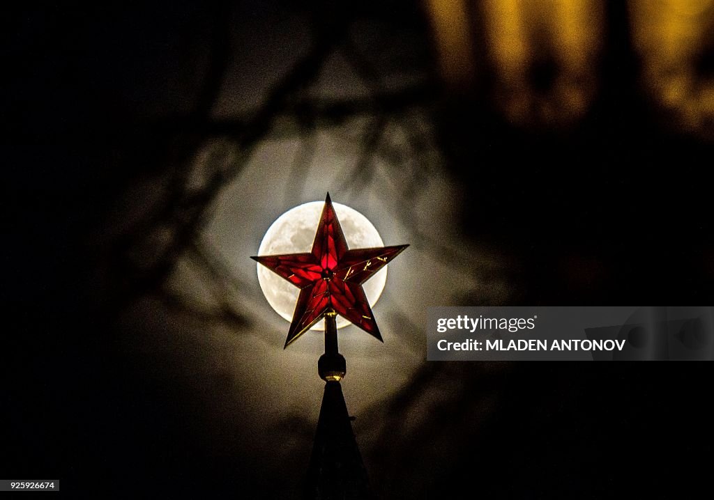 TOPSHOT-RUSSIA-MONUMENT