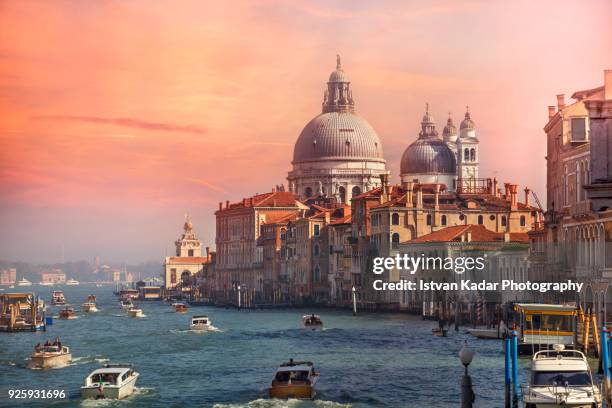 tourist boats traffic on the grand canal at sunset, venice, italy - venice italy fotografías e imágenes de stock