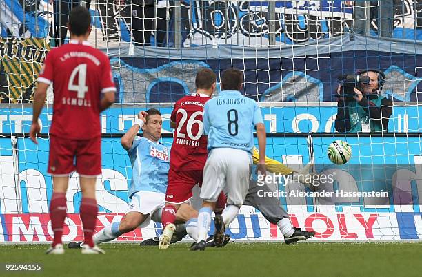 Erik Jendrisek of Kaiserslautern scores his first team goal during the Second Bundesliga match between 1860 Muenchen and 1. FC Kaiserslautern at...
