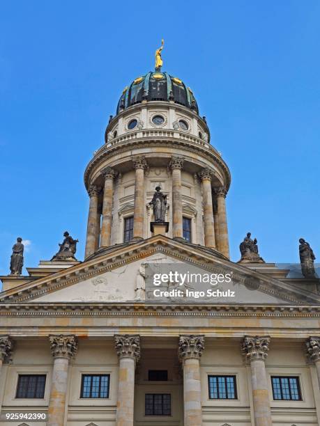 french cathedral at the gendarmenmarkt, berlin-mitte, berlin, germany - französischer dom fotografías e imágenes de stock