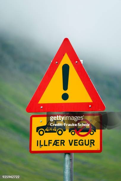 road sign, warning for four-wheel drive vehicles only, iceland - four wheel drive imagens e fotografias de stock