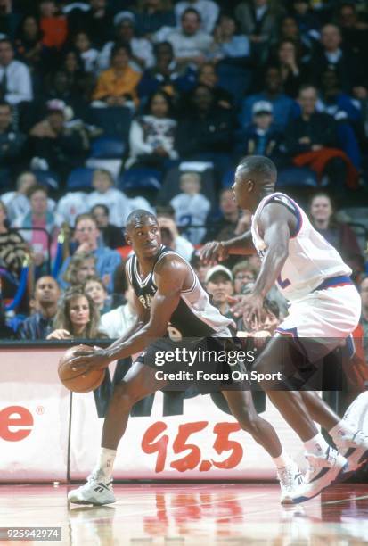 Avery Johnson of the San Antonio Spurs looks to pass the ball against the Washington Bullets during an NBA basketball game circa 1995 at the US...