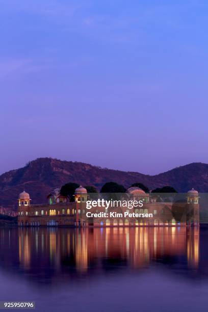 jal mahal, water palace at dusk, jaipur, rajasthan, india - jal mahal stock pictures, royalty-free photos & images