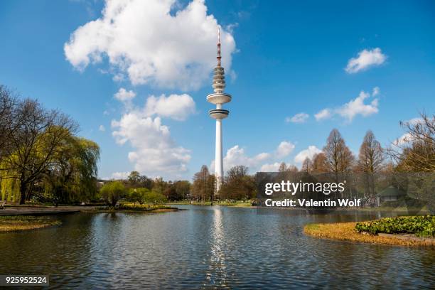 lake parksee, planten un blomen, at back the hamburger television tower, heinrich-hertz-turm, tele-michel, telemichel, hamburg, germany - heinrich hertz stock pictures, royalty-free photos & images