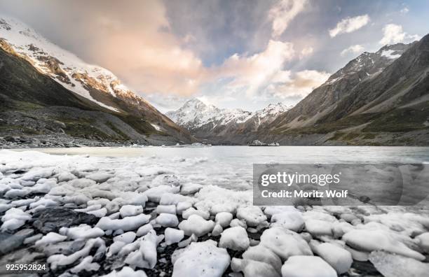 hooker valley, mount cook national park, southern alps, canterbury region, southland, new zealand - canterbury region new zealand - fotografias e filmes do acervo