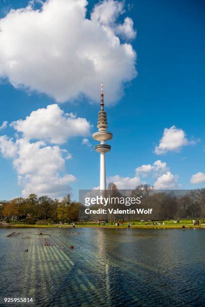lake parksee, planten un blomen, at back the hamburger television tower, heinrich-hertz-turm, tele-michel, telemichel, hamburg, germany - heinrich hertz stock pictures, royalty-free photos & images