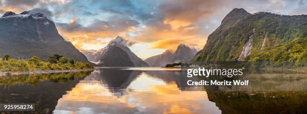 mitre peak reflecting in the water, sunset, milford sound, fiordland national park, te anau, southland region, southland, new zealand - te anau stock pictures, royalty-free photos & images