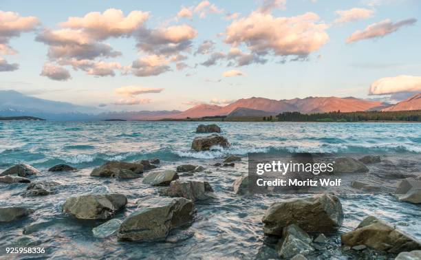 sunset, shores of lake tekapo, canterbury region, southland, new zealand - canterbury region new zealand - fotografias e filmes do acervo