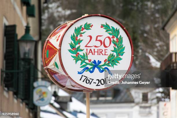 aussee carnival, drum, anniversary 250 years untermarkter trommelweiber, bad aussee, styria, austria - bad aussee stock pictures, royalty-free photos & images