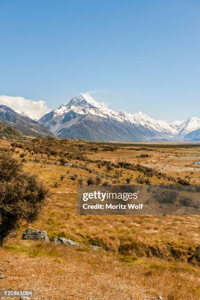 view of mount cook, mount cook national park, southern alps, canterbury region, southland, new zealand - canterbury region new zealand stockfoto's en -beelden