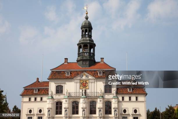 town hall, lueneburg, lower saxony, germany - lüneburg stock pictures, royalty-free photos & images