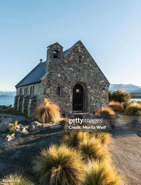 church of the good shepherd, lake tekapo, canterbury region, southland, new zealand - canterbury region new zealand stockfoto's en -beelden