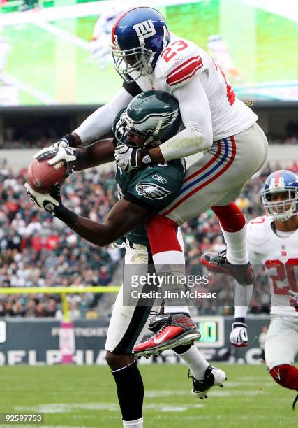 Jeremy Maclin of the Philadelphia Eagles makes a catch for a second quarter touchdown against Corey Webster of the New York Giants on November 1,...