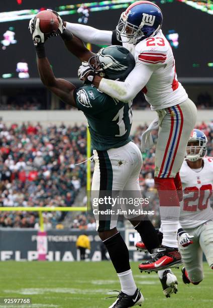 Jeremy Maclin of the Philadelphia Eagles makes a catch for a second quarter touchdown against Corey Webster of the New York Giants on November 1,...