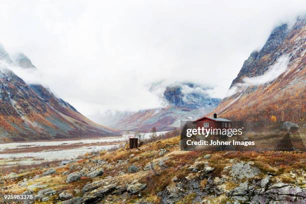 house in valley - cottage bildbanksfoton och bilder