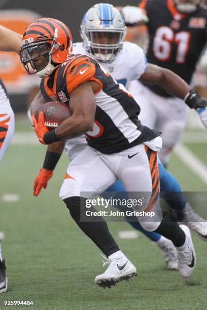 Giovani Bernard of the Cincinnati Bengals runs the football upfield during the game against the Detroit Lions at Paul Brown Stadium on December 24,...