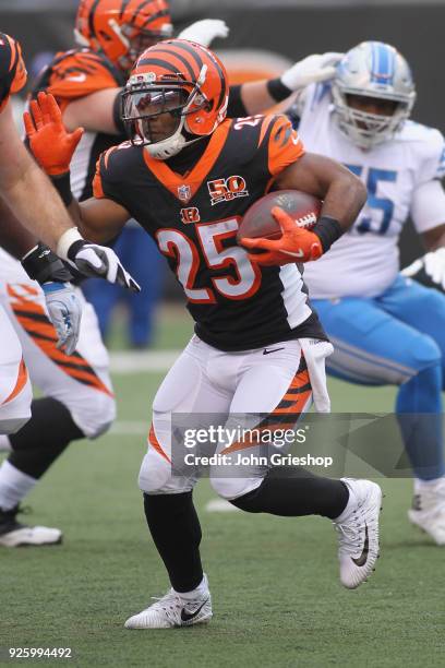 Giovani Bernard of the Cincinnati Bengals runs the football upfield during the game against the Detroit Lions at Paul Brown Stadium on December 24,...