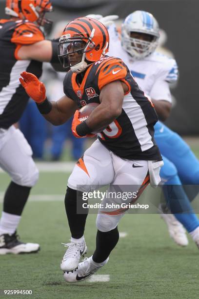 Giovani Bernard of the Cincinnati Bengals runs the football upfield during the game against the Detroit Lions at Paul Brown Stadium on December 24,...