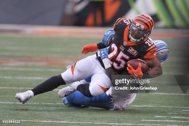 Giovani Bernard of the Cincinnati Bengals runs the football upfield during the game against the Detroit Lions at Paul Brown Stadium on December 24,...