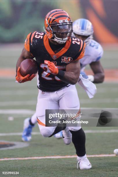 Giovani Bernard of the Cincinnati Bengals runs the football upfield during the game against the Detroit Lions at Paul Brown Stadium on December 24,...