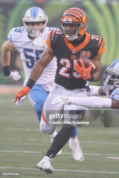 Giovani Bernard of the Cincinnati Bengals runs the football upfield during the game against the Detroit Lions at Paul Brown Stadium on December 24,...